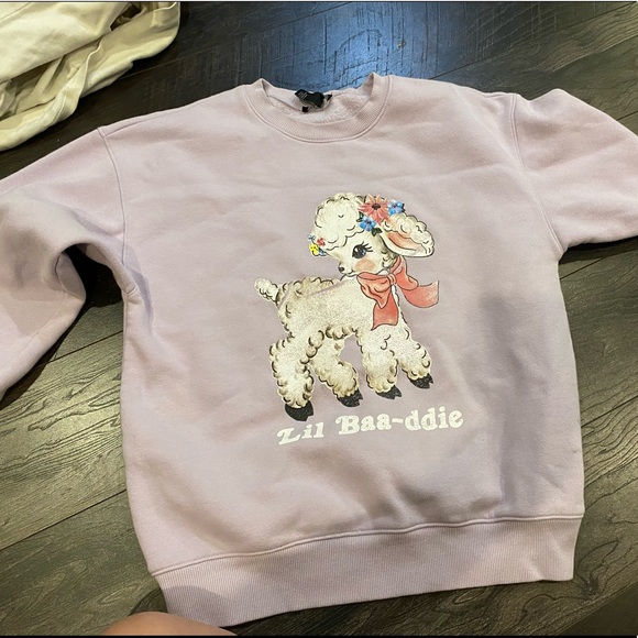 Cute Lamb Crewneck - Picture 2 of 2